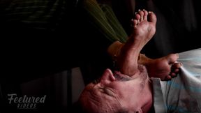 It's your duty to lick my dirty feet clean (Full HD 1080p MP4)