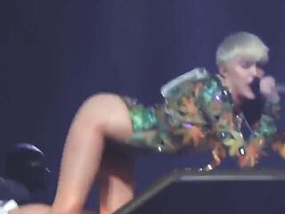 floozy Miley Cyrus begging to get banged