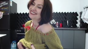 Mature Seduces You Without Being Completely Naked