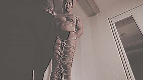 ”Japanese muscle hunk Kosuke is tied up by the notorious Shibari master Encho”