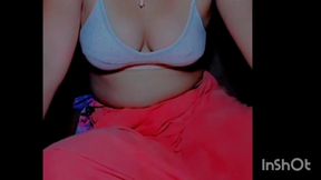 Pretty girl fingers pussy before going to bed for better s