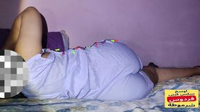 arab sex مطلقة اربعينية جسم فاجر بينيكها جارها و بتقلو دخلو بس مش كلو في طيزي