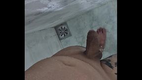 TOMANDO BANHO E BATENDO PUNHETA 1