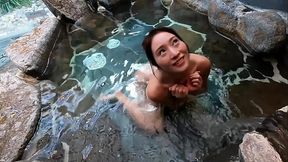 Doodling on the naked is naughty, isn'_t it?