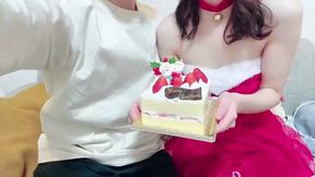 クリスマスケーキを持って自撮りするだけの素人カップル動画?