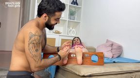 When the massage changes its intention! - tickling - Sabrina and Joao Alves - Brazilian Foot Girls (MP4-HD 1080p)