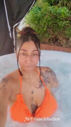 Titty Teasing In Hot Tub 💦💦