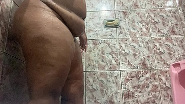 Minha namorada no banho rebolando