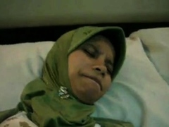 indonesian-jilbab entot di hotel