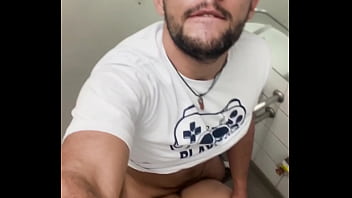 Chupar um rabo cheiroso e apertado &eacute_ muito gostoso, foder as escondidas tamb&eacute_m.