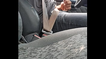 Punheta no carro exibicionismo