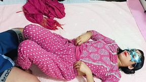 Muslim girlfriend ko bra khol kar boobs daba diya