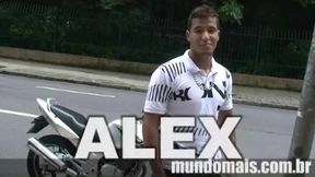 novinho motoboy tocando punheta ate gozar