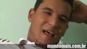 novinho motoboy tocando punheta ate gozar