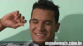 novinho motoboy tocando punheta ate gozar