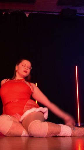 Curvy Christmas Tease - Santa Baby Heels Dance
