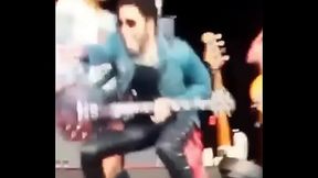 Lenny Kravitz dick out