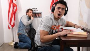 Stud gets off with a stud: this fucking gets MENTAL