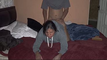 Mi vecina viene en la noche despu&eacute_s de la iglesia y cogemos toda la noche, ella es toda una puta