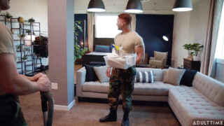 I tatuati militari Blain O'Connor e Jeremiah Cruze in un'intensa azione anale senza preservativo