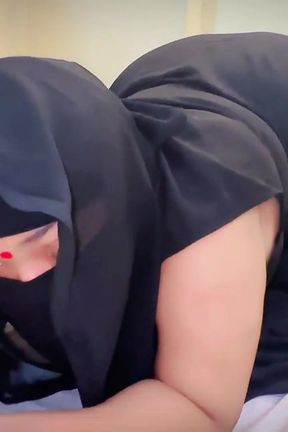 Hijabi Muslim Arab Hot Maid Want Big Ass Fuck &amp; She Want a Guy Who Can Destroy Her Hairy Pussy