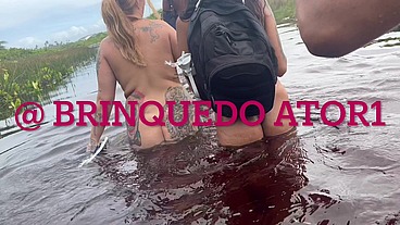 Vazou na net Largados e pelados Fui com minha amiga da a bucetinha em uma praia de nudismo para os pirocudos Sem camisinha no pelo
