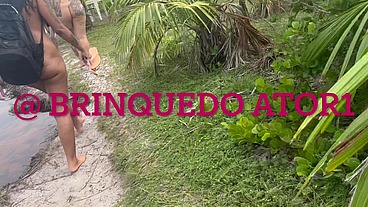 Vazou na net Largados e pelados Fui com minha amiga da a bucetinha em uma praia de nudismo para os pirocudos Sem camisinha no pelo