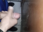 مارست العادة السرية في حمام عام سكس عرب