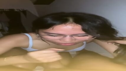 Chindo kacamata sepong crot dimulut
