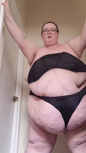 SSBBW STRIP TEASE and twirl