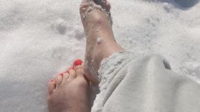 I Walk Barefoot in the Snow, the Snow Crunches Under My Toes
