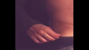 toco a mi compa&ntilde_ero de habitacion por primera vez despues que llega de una fiesta mareado