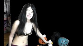 Halloween pumpkin play starring Alexandria Wu