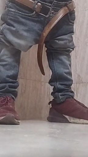 Hotel bhatroom gay mastarbet   Clip 1