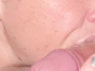 MILF Spits and Slobbers All Over Big Thick Uncut Ramrod as She Sucks it! Onlyfans Snookybaby28