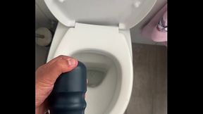 Sborro nel sextoy - masturbazione con orgasmo reale