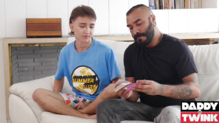 Fellation, léchage – clip fétichiste hardcore de gays tatoués innocents se faisant sodomiser