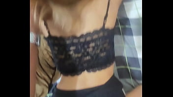 Jovencita de mini falda es penetrada por su ex novio en casa de sus padres