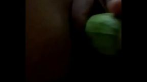 Se masturba con vegetal
