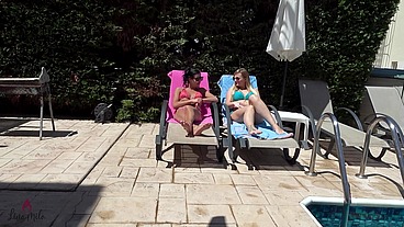 ERSTER TRANS URLAUB?! SCHLAMPEN FOTZE BRAUCHT SCHWANZMÄDCHEN!