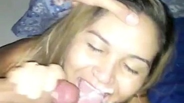 Amiga da esposa veio dormir na nossa casa, botei as duas pra mamar