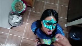 Mamada ma&ntilde_anera en la cocina despu&eacute_s de ducharme, as&iacute_ me recibe mi vecina,