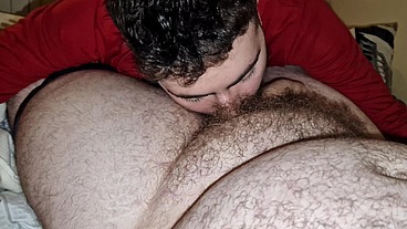 Dos gorditos se comen las pollas hasta sacarse la lefa