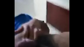 Guardia se masturba 1