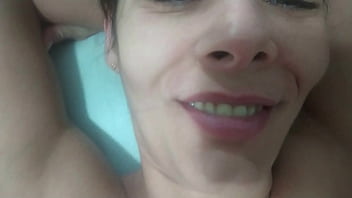 Coroa devirgining a young buck and screaming with pleasure as it fills her twat with cum