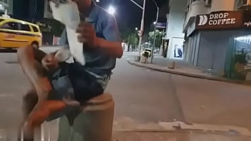 Chupei o morador de rua picudo no centro de S&atilde_o Paulo paguei vinte reais