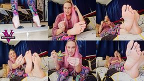 Vicky's lamp makes her shrunken foot slave wish come true: Giantess, Foot Domination, Smelly Feet- 4k