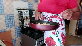 స్టెప్మోమ్ నన్ను మళ్ళీ కిచెన్ లో సెడ్యూస్ చేసింది. దెంగడం