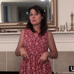 USA Wives - USA Milf shows her dress and what&#039;s under it