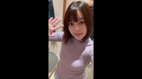 【更衣室でオナニー】 隣で着替えてる人にオナニーしてるのバレそうになりました...